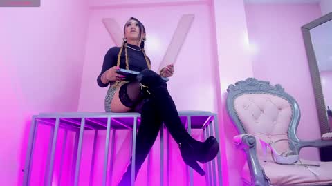 Sara HooT  online show from 4, 1, 2025