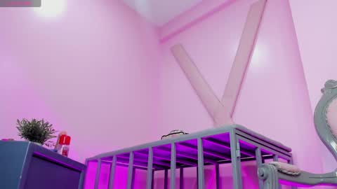 Sara HooT  online show from 17, 1, 2025