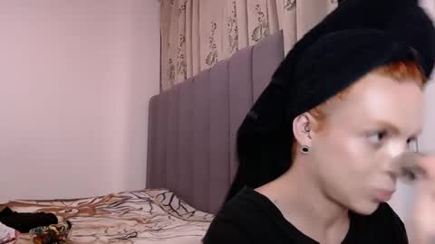 sara_johnson__ online show from 19, 4, 2026