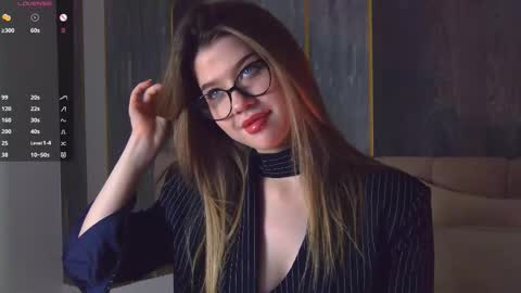 Snapshot of sara_lewiis chatting on 6, 10, 2025 Sara online show from 6, 10, 2025