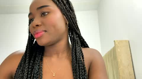 Snapshot of sara_muscle chatting on 12, 5, 2026 Sara online show from 12, 5, 2026