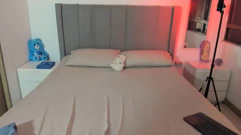 Snapshot of sara_oxford chatting on 8, 10, 2025 Sara online show from 8, 10, 2025