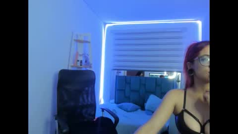sara_red_x online show from 19, 4, 2026