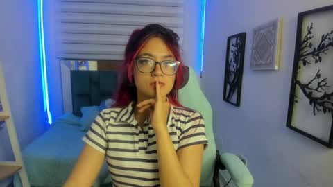 sara_red_x online show from 5, 5, 2026