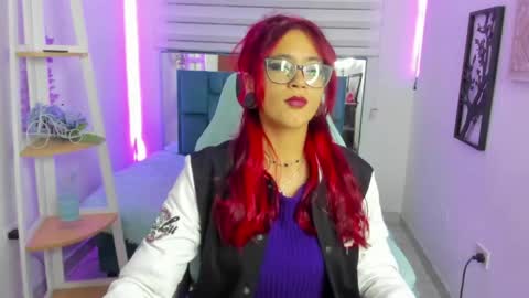 sara_red_x online show from 10, 6, 2026