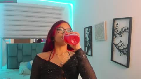 sara_red_x online show from 16, 6, 2026