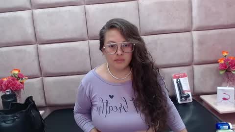 sara_thonson_ online show from 9, 2, 2025