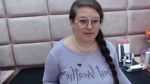 sara_thonson_ online show from 9, 2, 2025