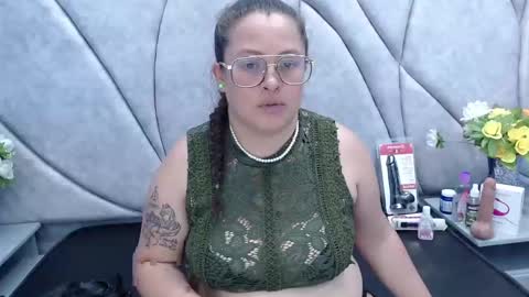 sara_thonson_ online show from 12, 2, 2025