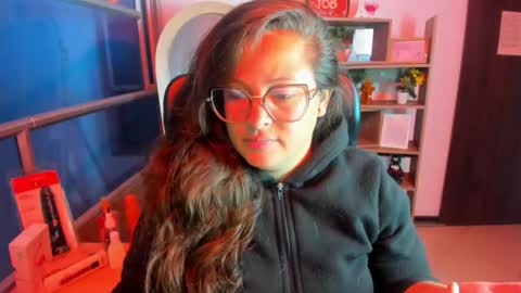 sara_thonson_ online show from 9, 11, 2025