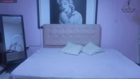 sara_valderrama_ online show from 27, 4, 2026