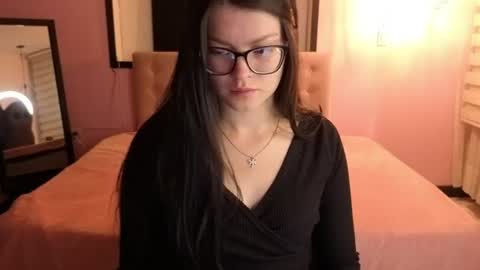 Snapshot of sara_valderrama_ chatting on 11, 6, 2026 sara_valderrama_ online show from 11, 6, 2026