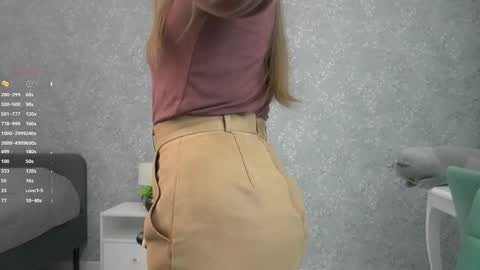 Snapshot of sara_whooops chatting on 10, 11, 2025 Im Sara online show from 10, 11, 2025