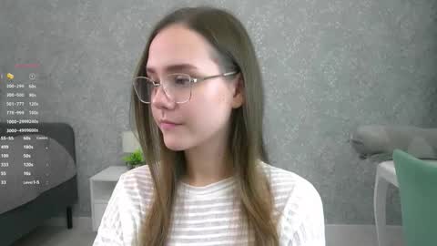 Snapshot of sara_whooops chatting on 17, 11, 2025 Im Sara online show from 17, 11, 2025