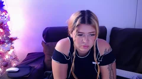 Snapshot of sara_winehouse1 chatting on 30, 12, 2024 1 online show from 30, 12, 2024