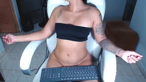 Snapshot of sara_y_rauw chatting on 4, 2, 2025 Sara online show from 4, 2, 2025