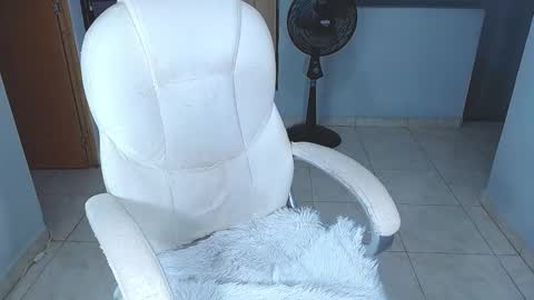 Snapshot of sara_y_rauw chatting on 14, 10, 2025 Sara online show from 14, 10, 2025