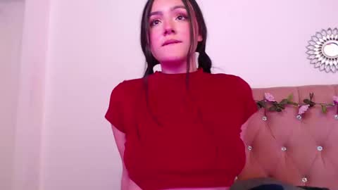 Snapshot of saraa_swett chatting on 26, 2, 2025 online show from 26, 2, 2025