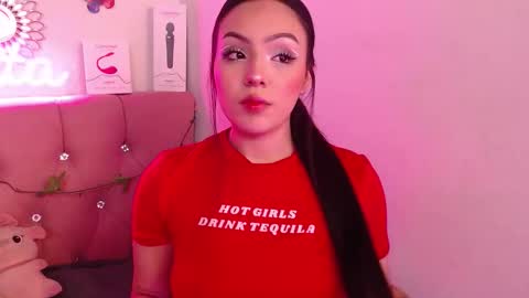 Snapshot of saraa_swett chatting on 22, 10, 2025 online show from 22, 10, 2025