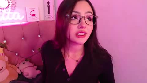 Snapshot of saraa_swett chatting on 28, 10, 2025 online show from 28, 10, 2025