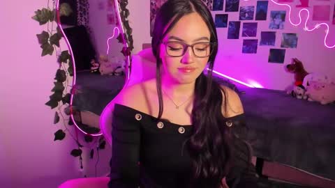 Snapshot of saraa_swett chatting on 11, 11, 2025 online show from 11, 11, 2025