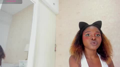 saraacollinss online show from 28, 2, 2025