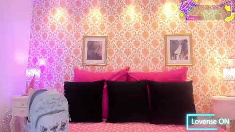 SaraAvila  online show from 10, 6, 2026