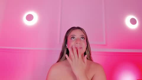 Sarah Bonneth online show from 26, 4, 2026