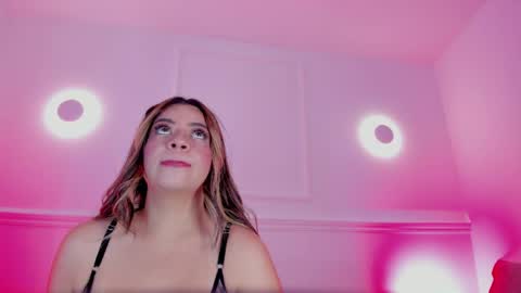 Sarah Bonneth online show from 27, 4, 2026