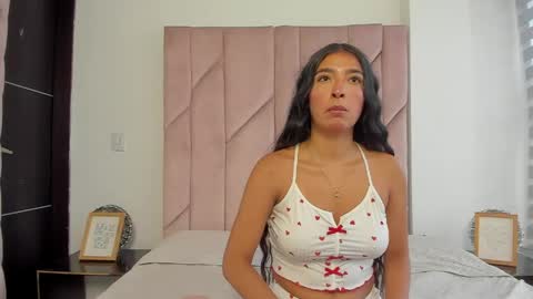 sarah_collens_ online show from 12, 5, 2026