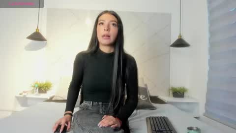 sarah_collens_ online show from 16, 6, 2026