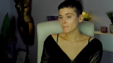 Sarah online show from 11, 11, 2025