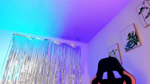 INSTAGRAM...sarah22 p online show from 1, 12, 2024