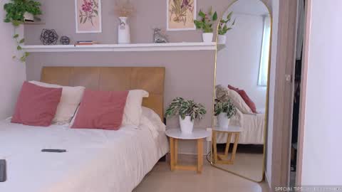 sarah_rayy online show from 20, 4, 2026