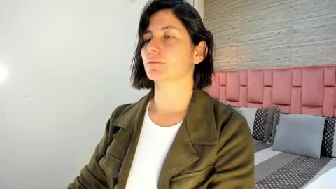 Sarah Deyvis online show from 4, 3, 2025