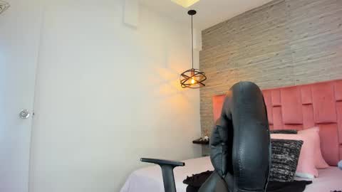 Sarah Deyvis online show from 11, 9, 2025