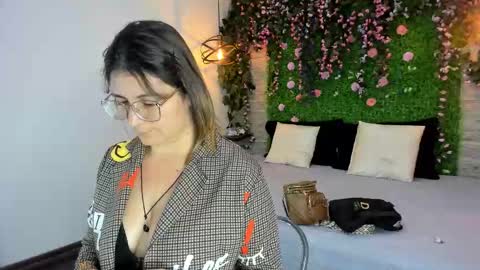 Sarah Deyvis online show from 21, 11, 2025