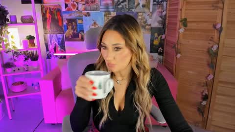 Snapshot of sarahholly chatting on 21, 12, 2024 Divine Sarah NONUDE model online show from 21, 12, 2024