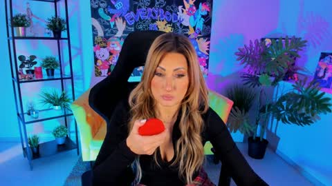 Snapshot of sarahholly chatting on 27, 12, 2024 Divine Sarah NONUDE model online show from 27, 12, 2024