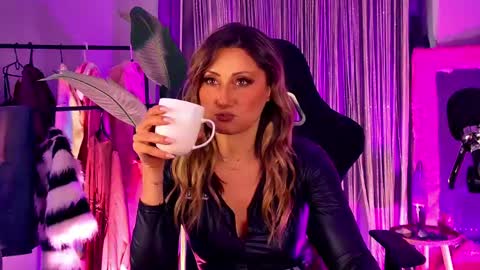 Divine Sarah NONUDE model online show from 25, 4, 2026