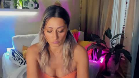 Divine Sarah NONUDE model online show from 5, 6, 2026