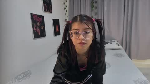 Snapshot of sarahsmitt chatting on 19, 6, 2026 Sarah online show from 19, 6, 2026