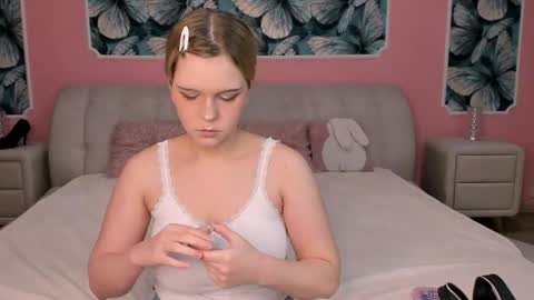 sarahwantslove online show from 18, 4, 2026