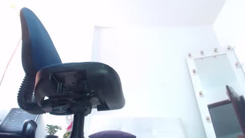 Saraloves online show from 25, 3, 2026