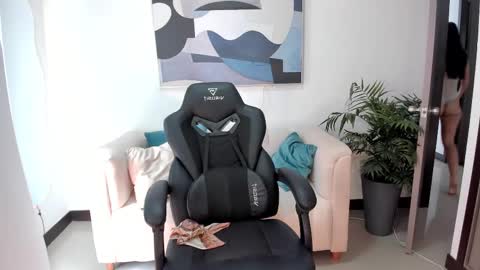 Snapshot of saraparkerx chatting on 12, 2, 2025 I am Sara online show from 12, 2, 2025