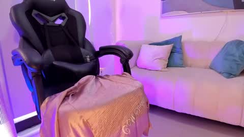 Snapshot of saraparkerx chatting on 18, 2, 2025 I am Sara online show from 18, 2, 2025