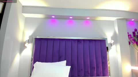 Snapshot of sarariley_ chatting on 8, 9, 2025 Sara online show from 8, 9, 2025