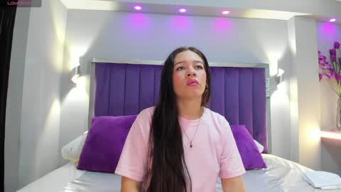 Snapshot of sarariley_ chatting on 18, 9, 2025 Sara online show from 18, 9, 2025