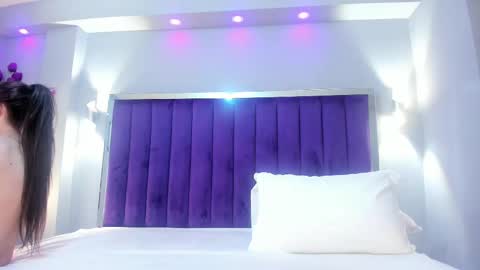 Snapshot of sarariley_ chatting on 14, 10, 2025 Sara online show from 14, 10, 2025