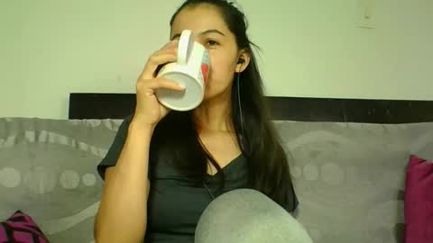 Snapshot of sarasweet_4 chatting on 13, 11, 2025 Sara online show from 13, 11, 2025